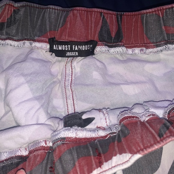 Red camo pants - Picture 3 of 4